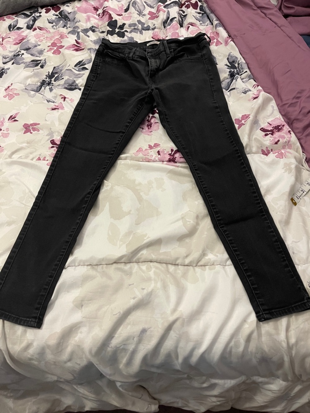 Levi's Black Women's Skinny Jeans - Sleek Slim Fit